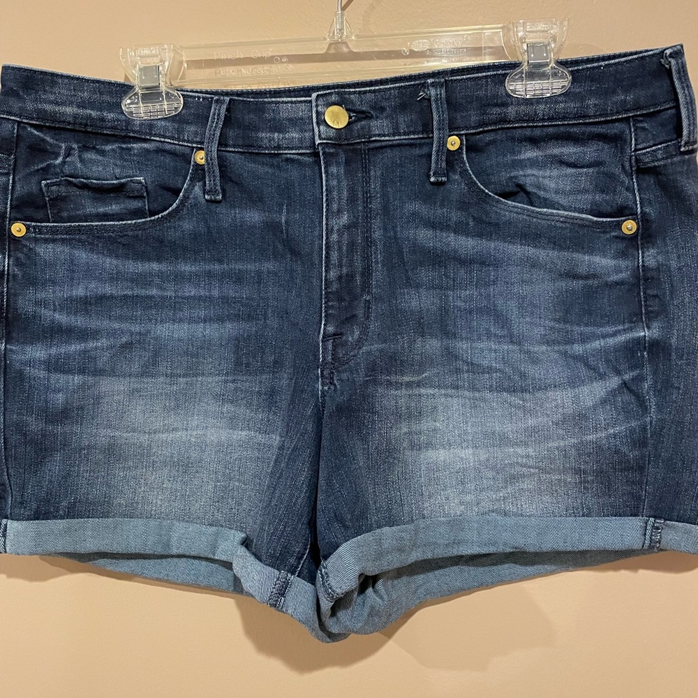 Mossimo size 14 (32 waist) high rise midi jean shorts